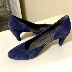 Tsubo Women’s Fifee Perforated D’Orsay Blue Suede Pumps / Size 8-1/2 / Like New